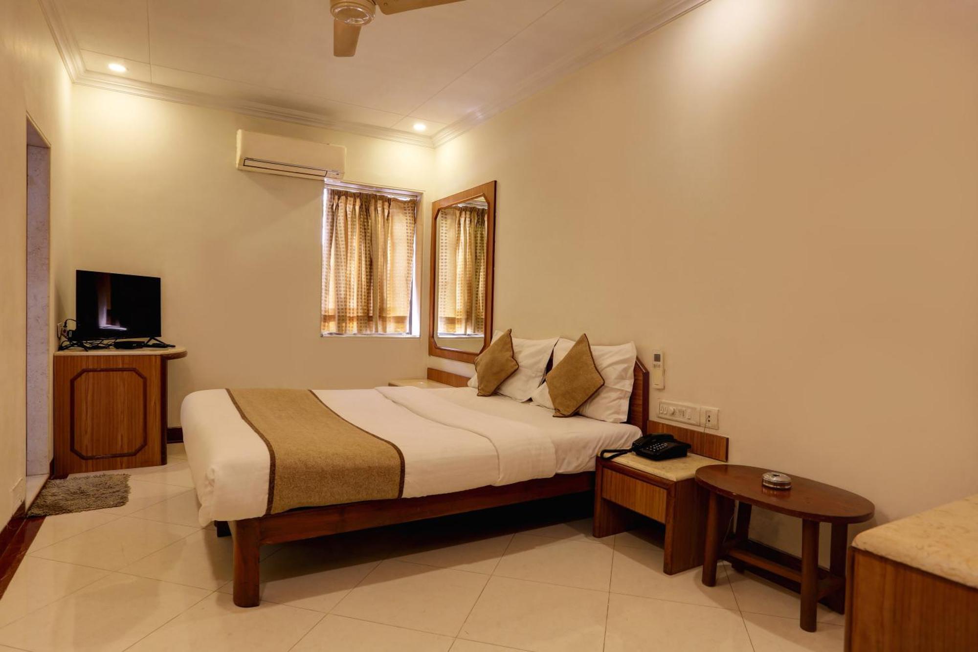 Accord Hotel Bombay Esterno foto