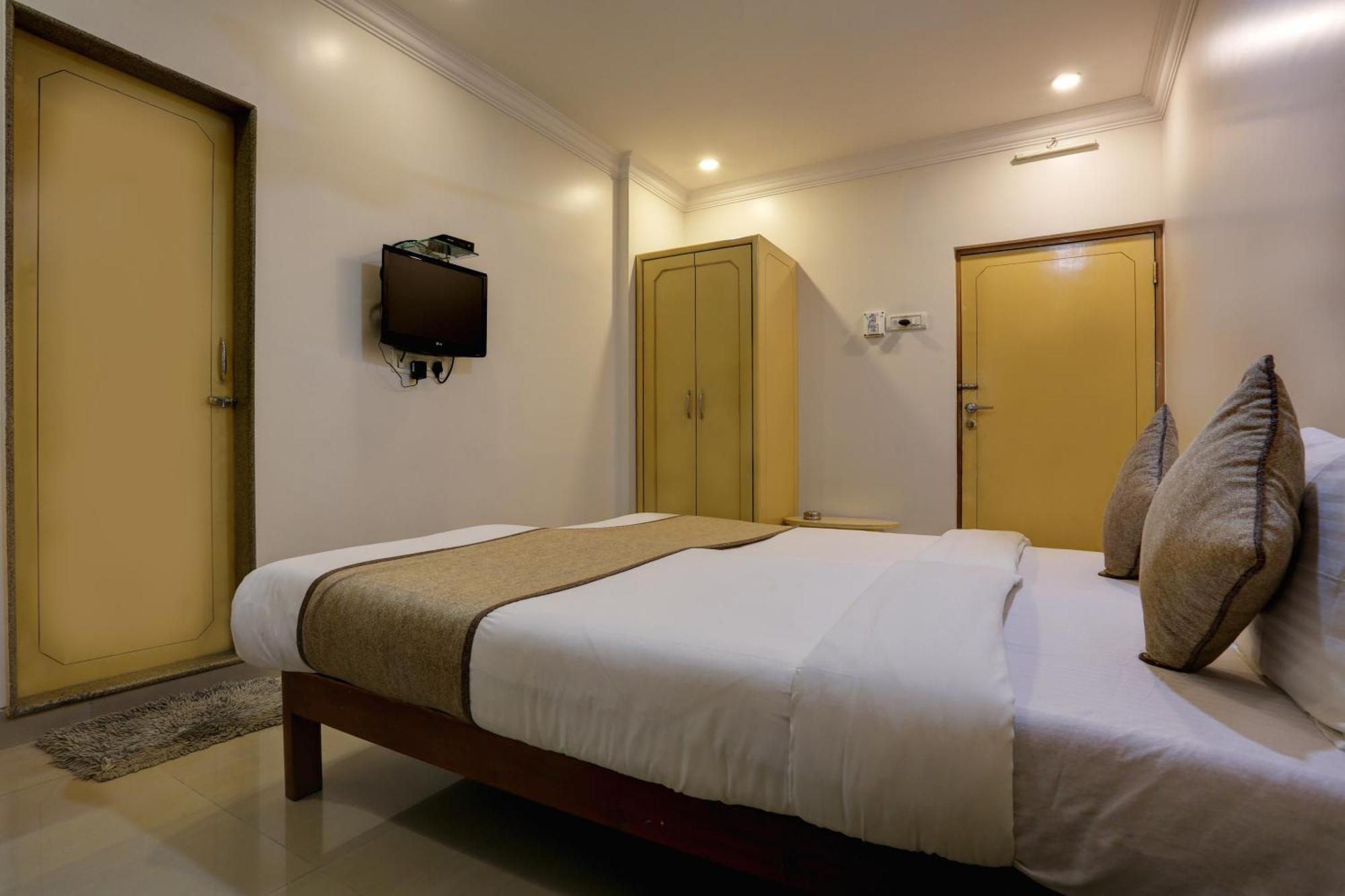 Accord Hotel Bombay Esterno foto