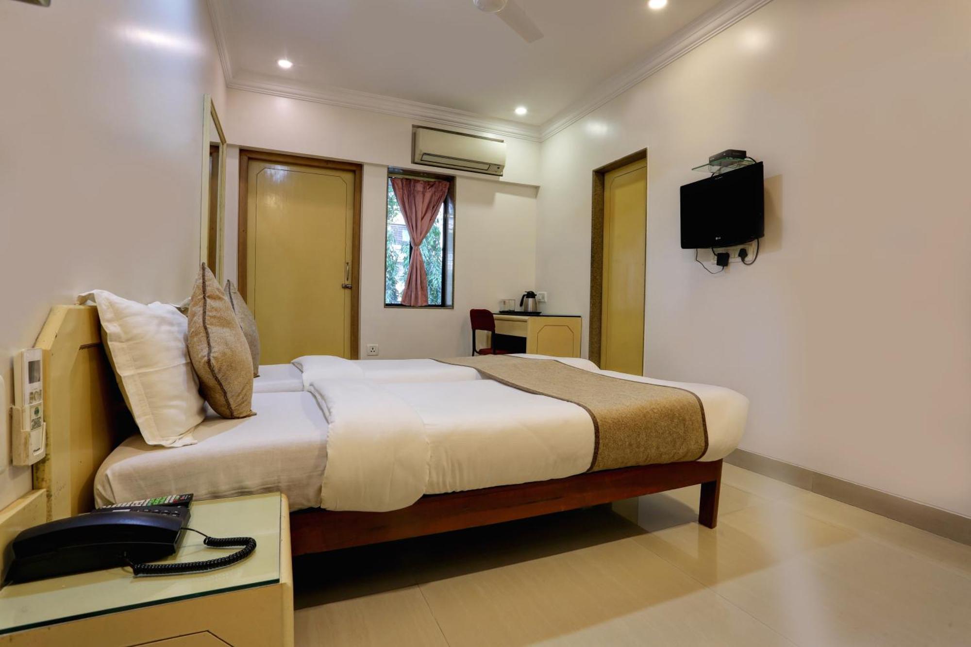 Accord Hotel Bombay Esterno foto