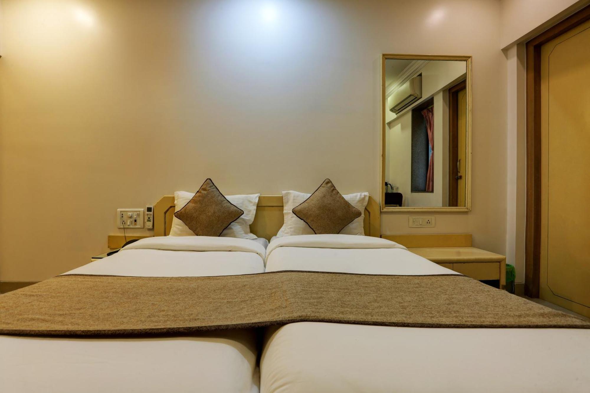 Accord Hotel Bombay Esterno foto