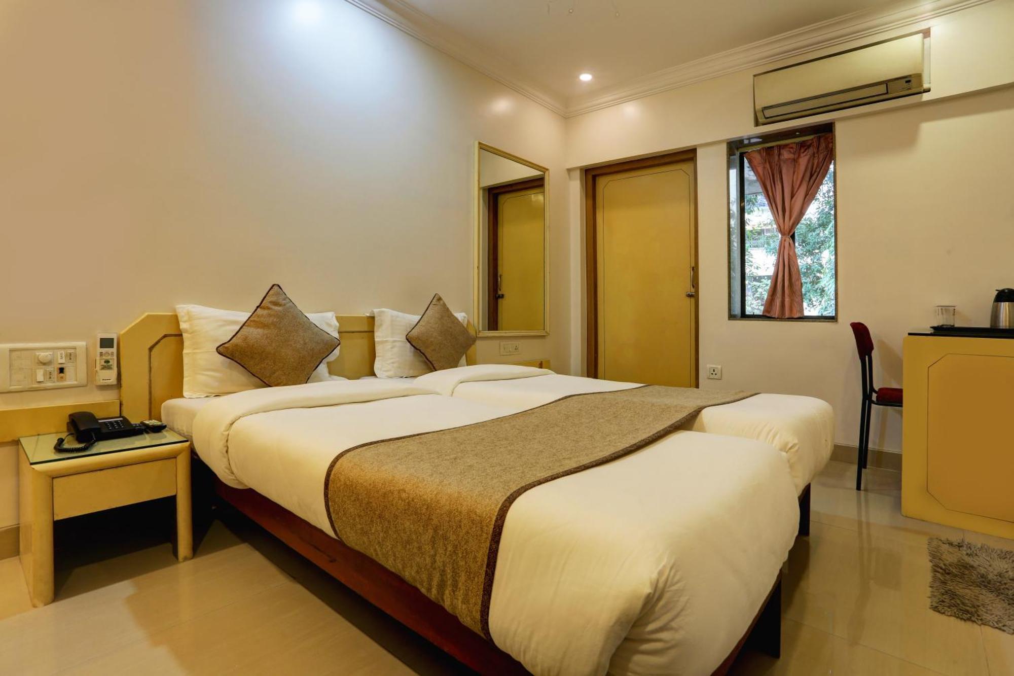 Accord Hotel Bombay Esterno foto