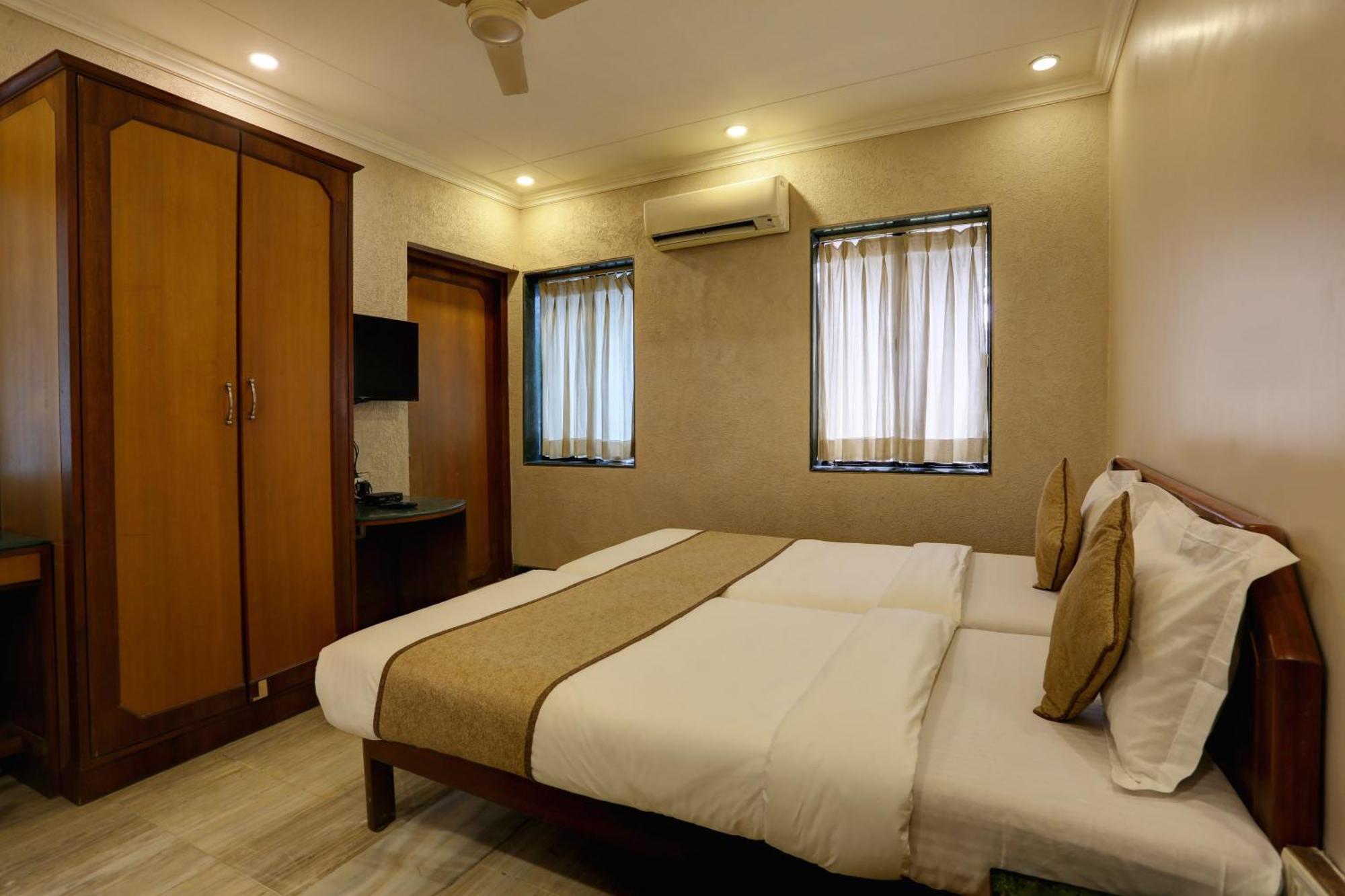 Accord Hotel Bombay Esterno foto