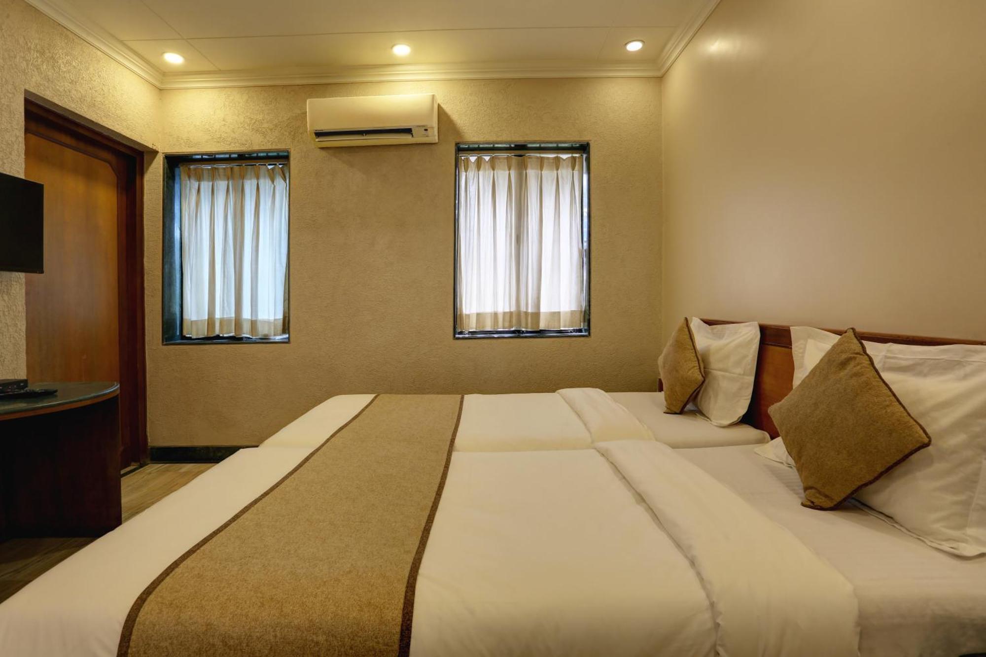 Accord Hotel Bombay Esterno foto