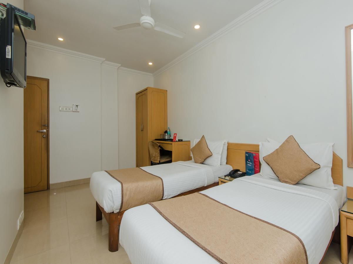 Accord Hotel Bombay Esterno foto